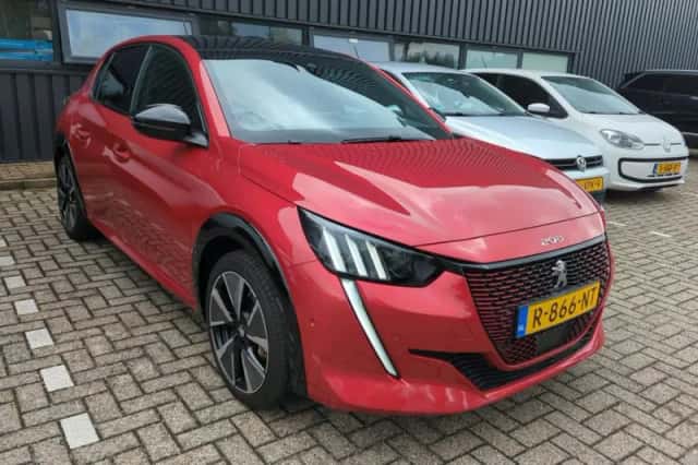 Peugeot e-208 (2022) thumbnail 2