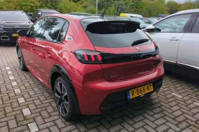 Peugeot e-208 (2022) thumbnail 4