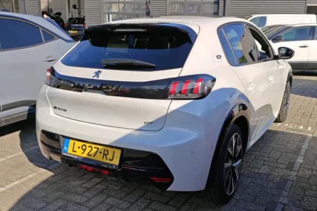 Peugeot e-208 (2021) thumbnail 4