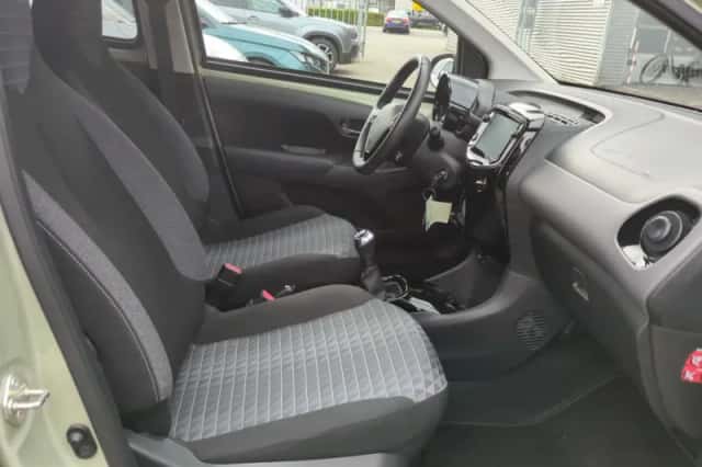Peugeot 108 (2021) thumbnail 6
