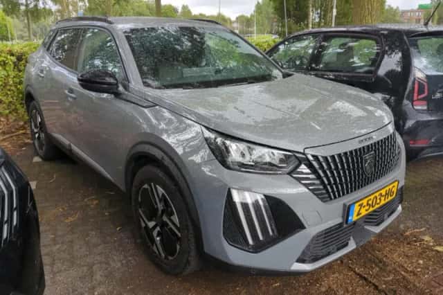 Peugeot 2008 (2024) thumbnail 2