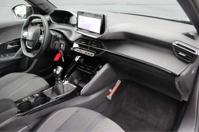 Peugeot 2008 (2024) thumbnail 3