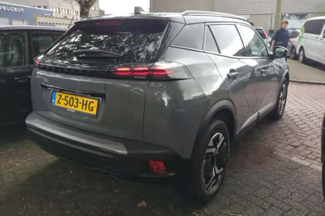 Peugeot 2008 (2024) thumbnail 4