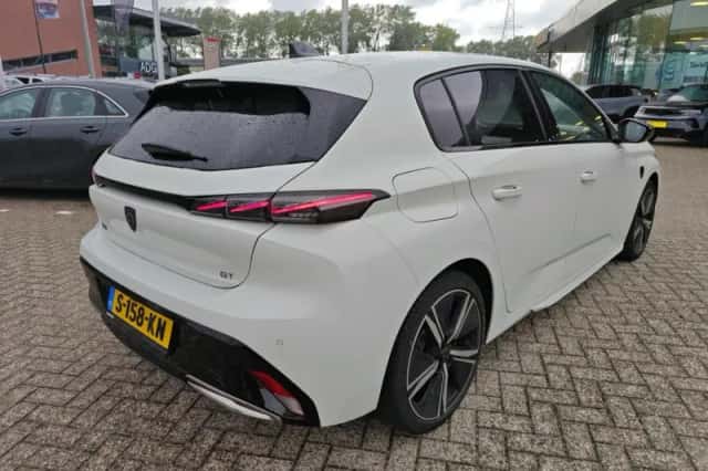 Peugeot 308 (2023) thumbnail 3