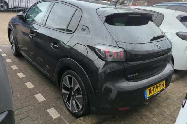 Peugeot e-208 (2021) thumbnail 4