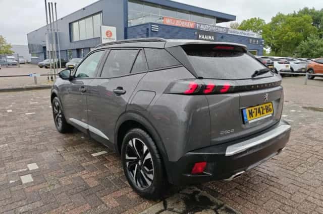Peugeot 2008 (2021) thumbnail 4