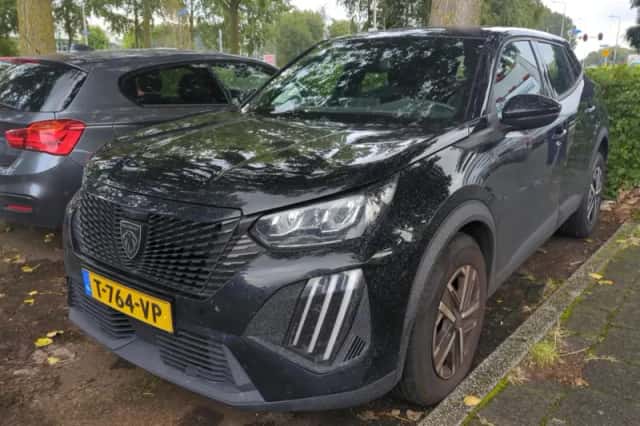 Peugeot 2008 (2023) thumbnail 1