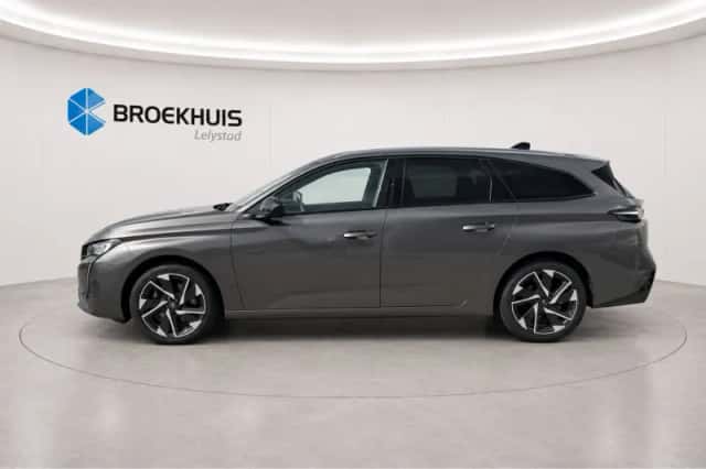 Peugeot 308 (2023) thumbnail 2