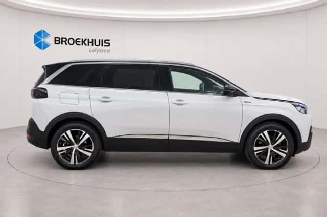 Peugeot 5008 (2018) thumbnail 3
