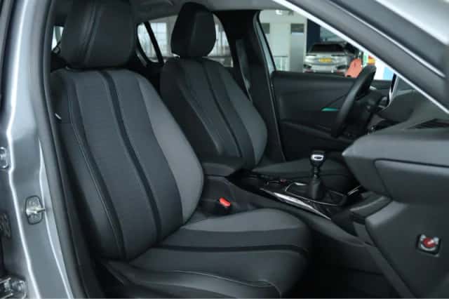Peugeot 208 (2023) thumbnail 3