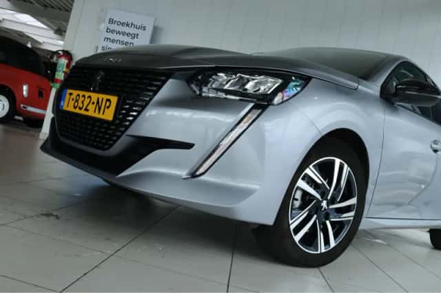Peugeot 208 (2023) thumbnail 5