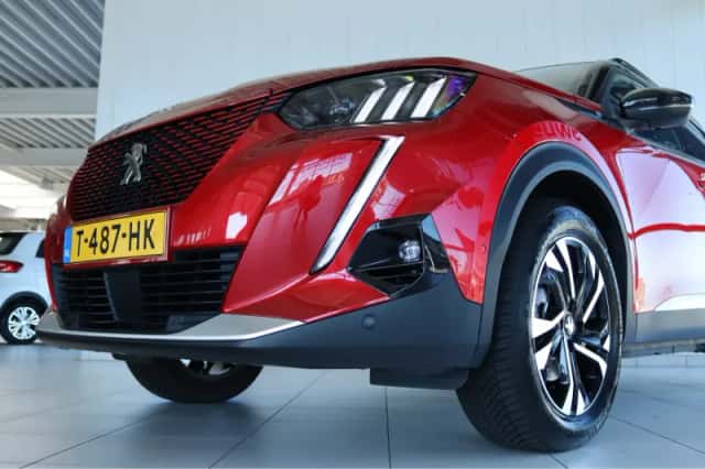 Peugeot e-2008 (2022) thumbnail 5