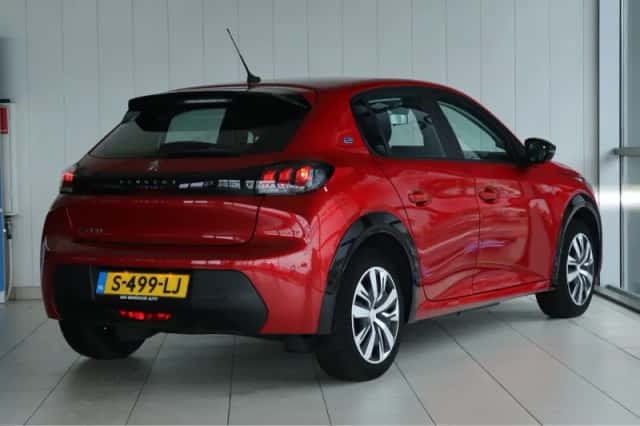 Peugeot e-208 (2023) thumbnail 2