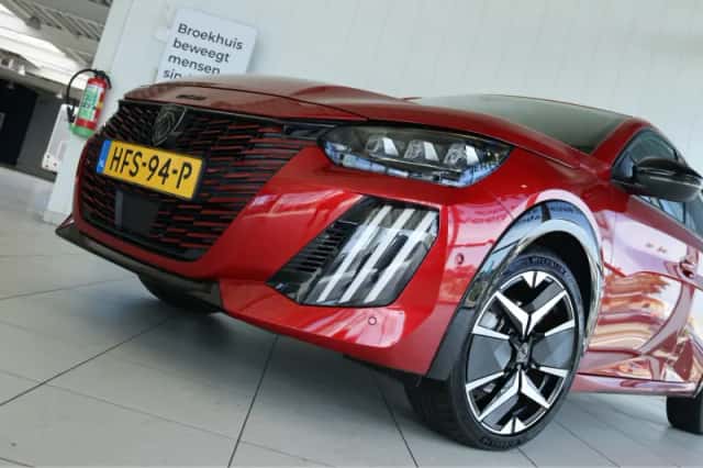 Peugeot 208 (2025) thumbnail 5