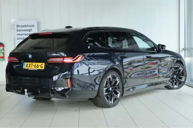 BMW i5 (2024) thumbnail 2