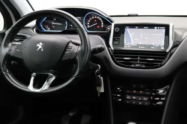 Peugeot 2008 (2018) thumbnail 6