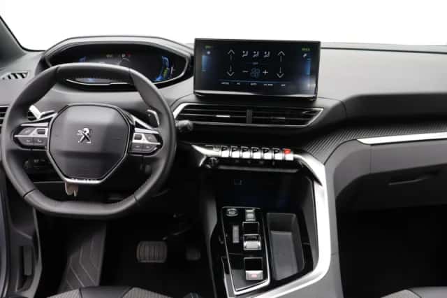 Peugeot 3008 (2024) thumbnail 3