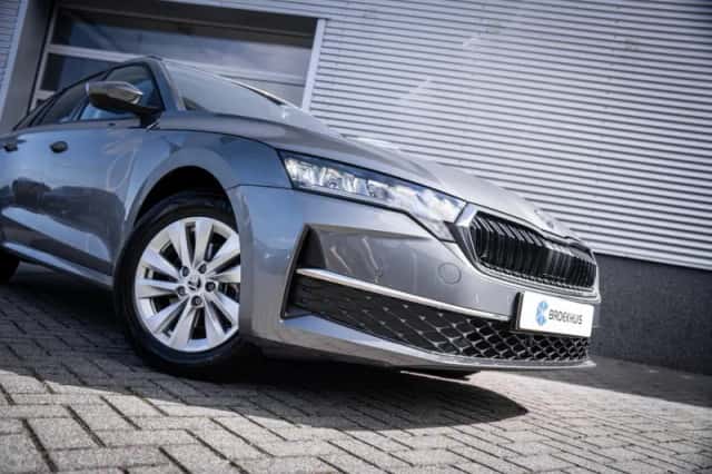Škoda Octavia (2024) thumbnail 3