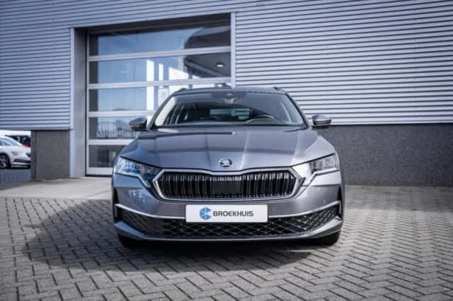 Škoda Octavia (2024) thumbnail 4