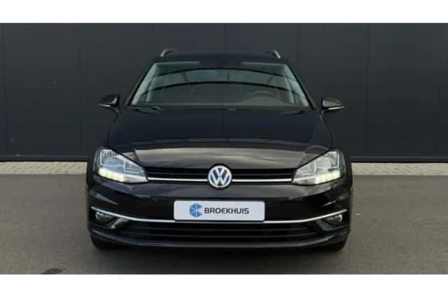 Volkswagen Golf (2018) thumbnail 2