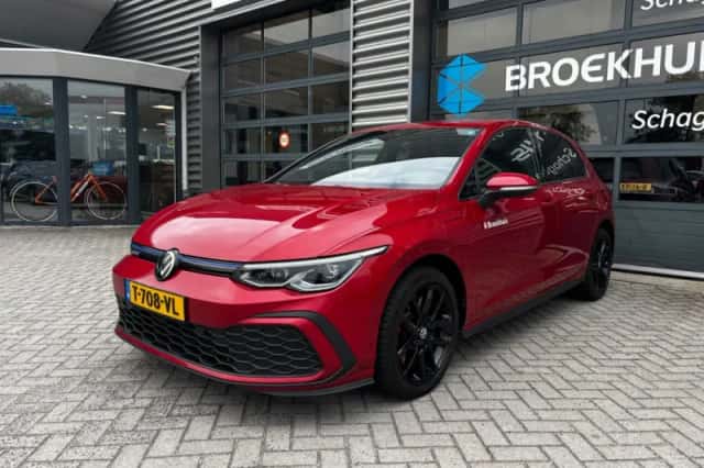 Volkswagen Golf (2021) thumbnail 2