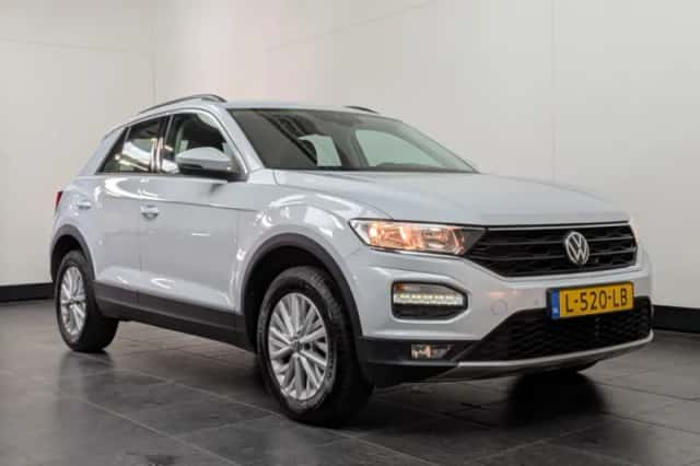 Volkswagen T-Roc (2021) thumbnail 2