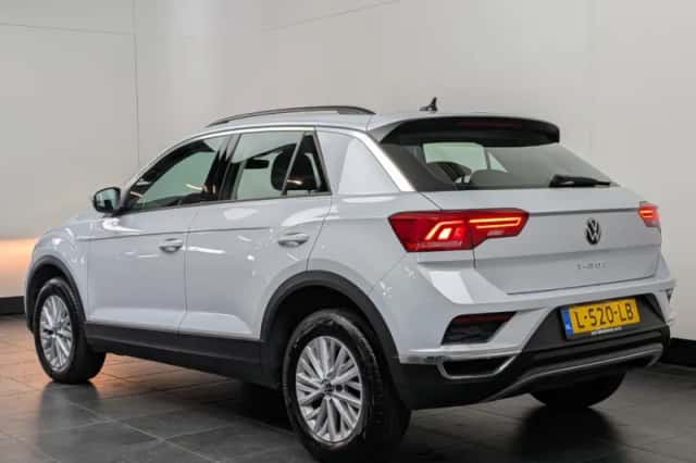 Volkswagen T-Roc (2021) thumbnail 3