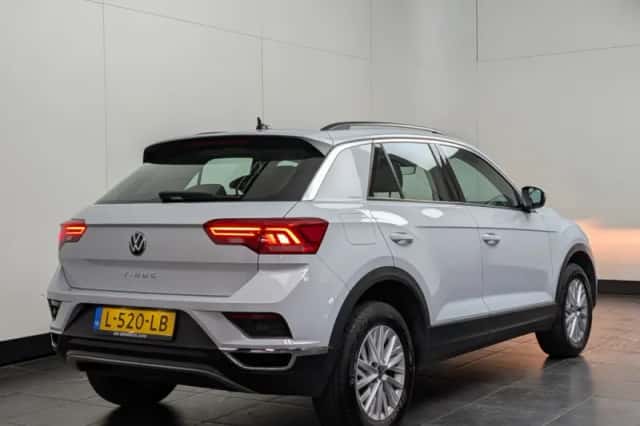 Volkswagen T-Roc (2021) thumbnail 4