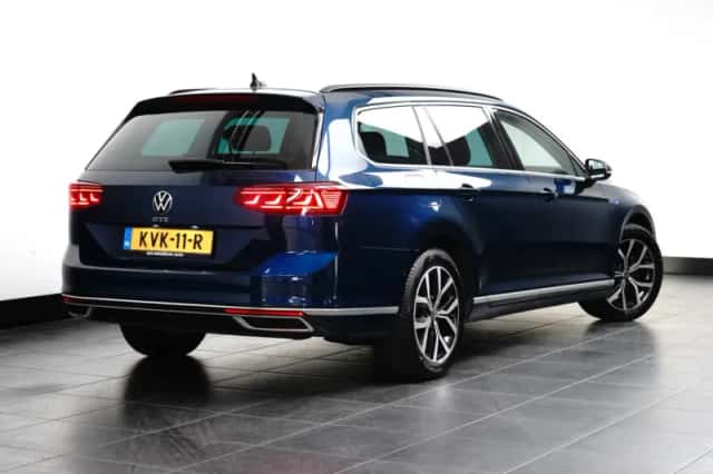 Volkswagen Passat (2022) thumbnail 4
