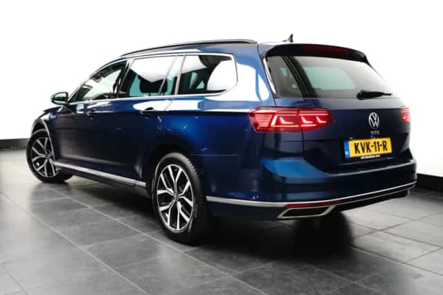 Volkswagen Passat (2022) thumbnail 5