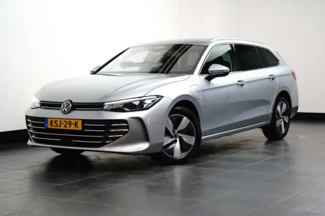 Volkswagen Passat (2025) thumbnail 1