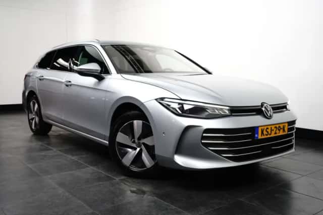 Volkswagen Passat (2025) thumbnail 3