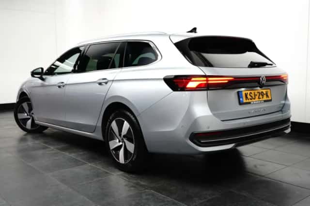 Volkswagen Passat (2025) thumbnail 5