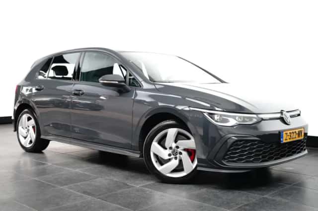 Volkswagen Golf (2022) thumbnail 2