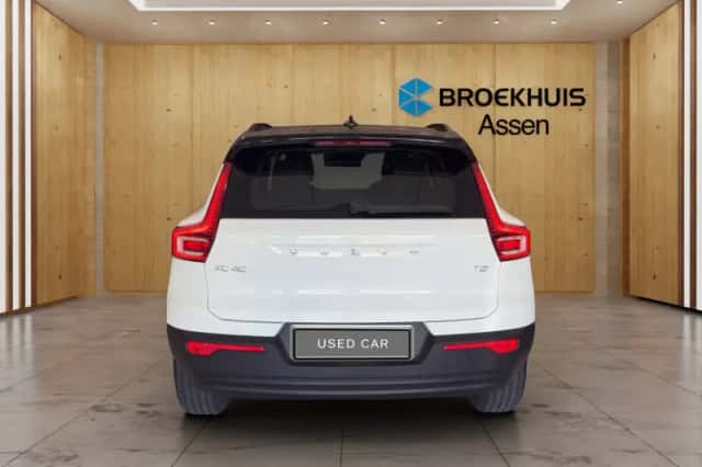 Volvo XC40 (2021) thumbnail 4