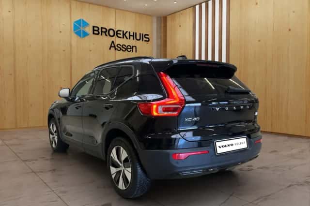 Volvo XC40 (2022) thumbnail 3