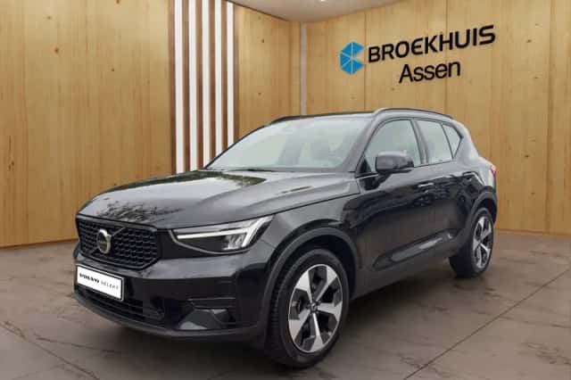 Volvo XC40 (2025) thumbnail 1