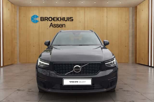 Volvo XC40 (2025) thumbnail 2