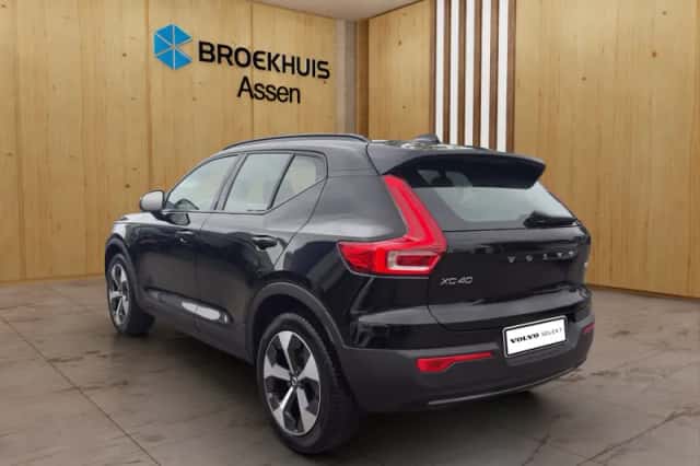 Volvo XC40 (2025) thumbnail 3