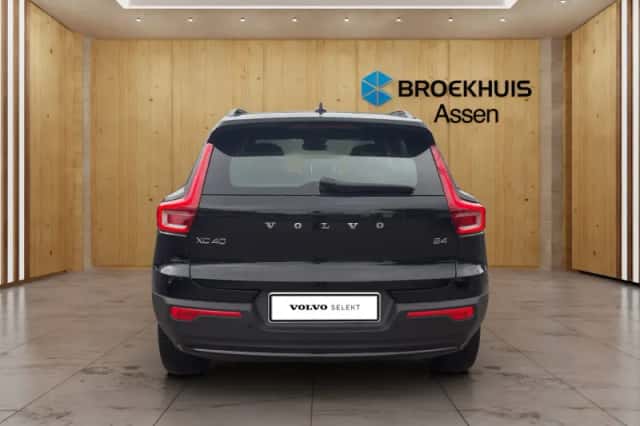 Volvo XC40 (2025) thumbnail 4