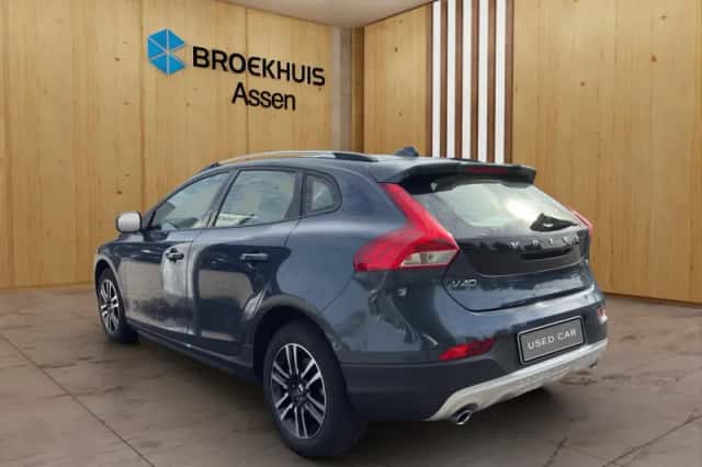 Volvo V40 Cross Country (2018) thumbnail 3