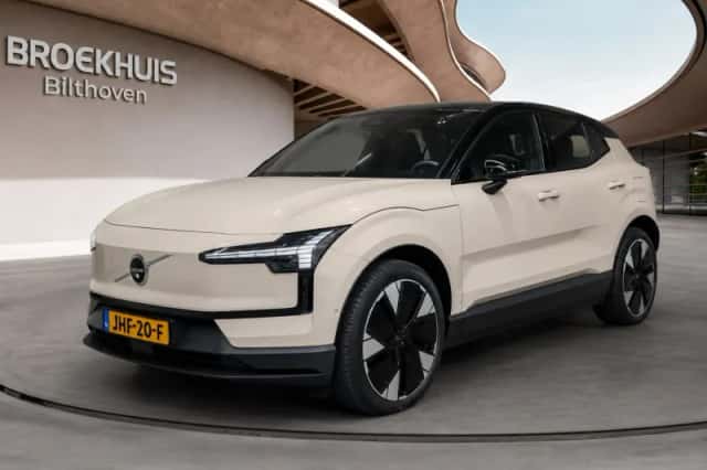 Volvo EX30 (2025) thumbnail 2