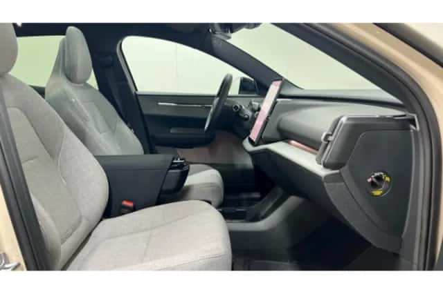 Volvo EX30 (2025) thumbnail 3