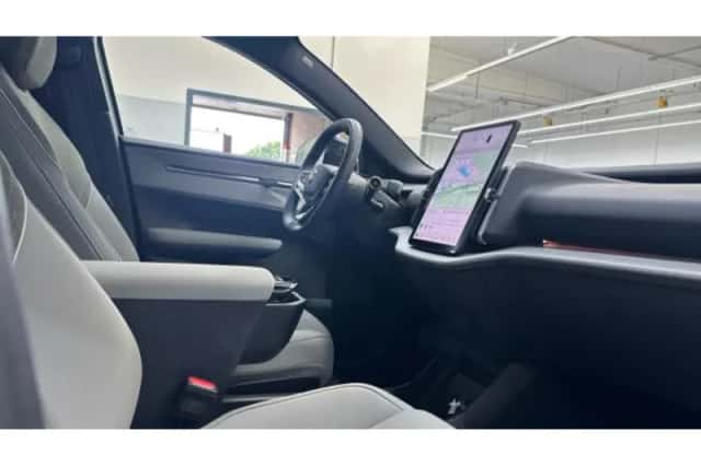 Volvo EX30 (2025) thumbnail 3
