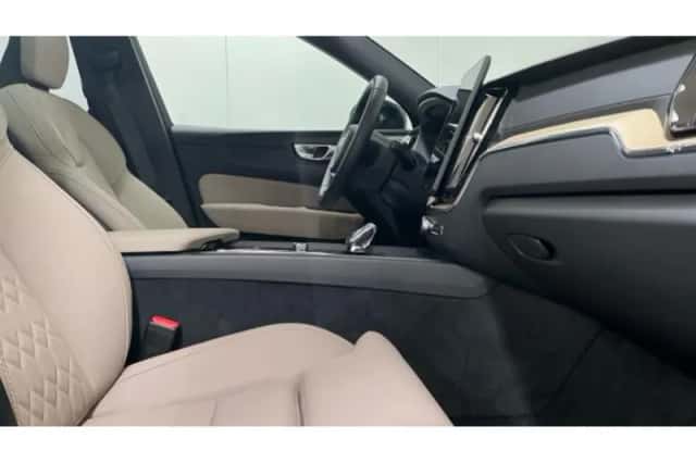 Volvo XC60 (2025) thumbnail 4