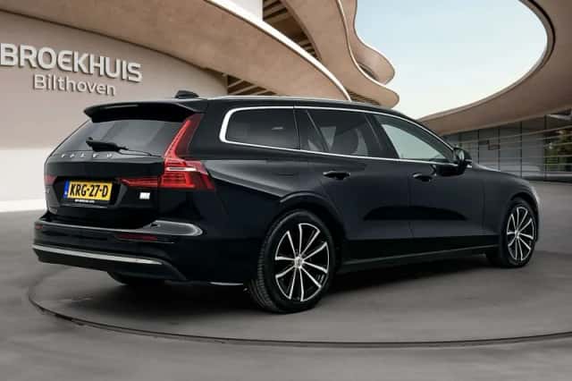 Volvo V60 (2022) thumbnail 3