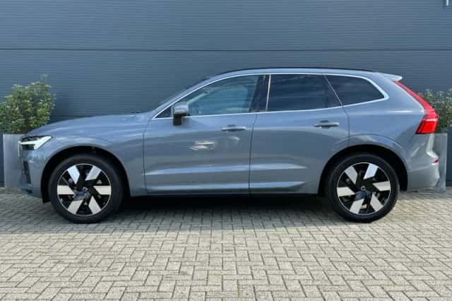 Volvo XC60 (2022) thumbnail 2