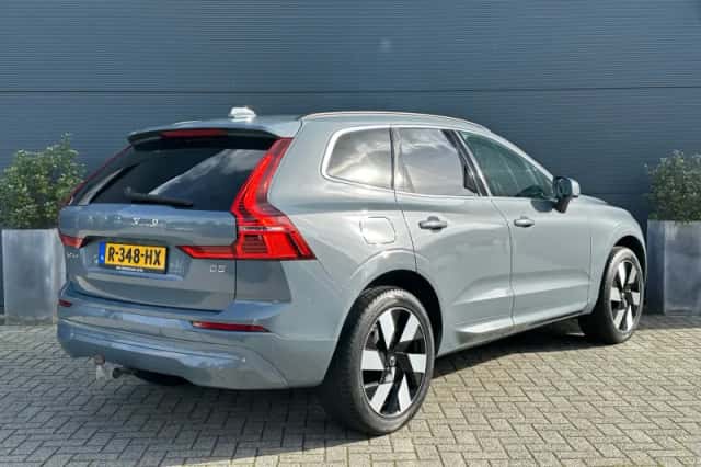 Volvo XC60 (2022) thumbnail 3