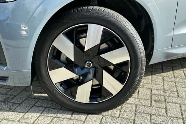 Volvo XC60 (2022) thumbnail 4