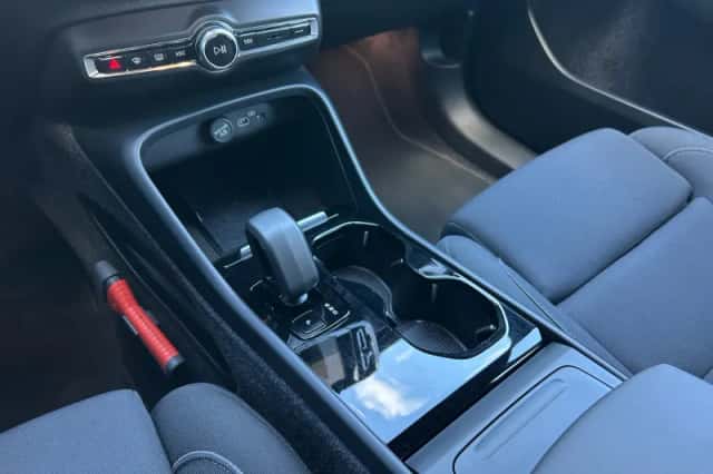 Volvo XC40 (2023) thumbnail 6